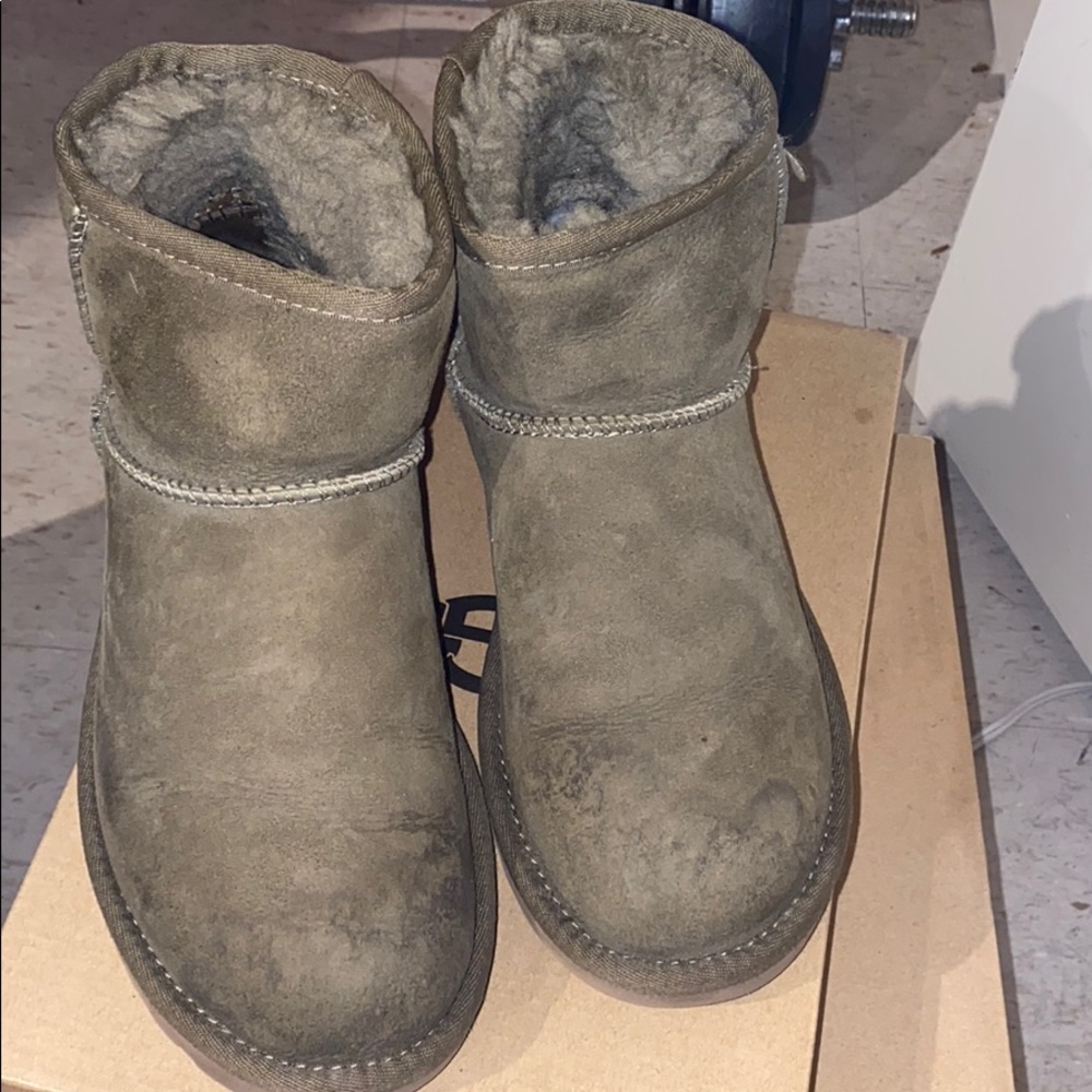 Women classic mini uggs